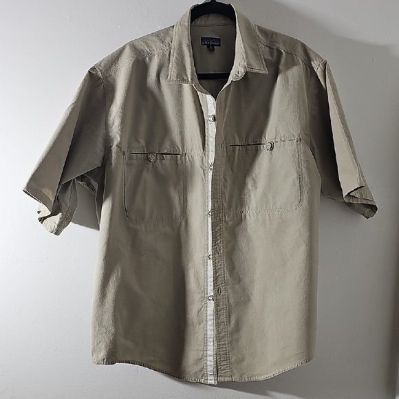 Patagonia Men's Tan Short Sleeve Shirt. Size XL. Front Pockets. Excelant - Picture 1 of 9
